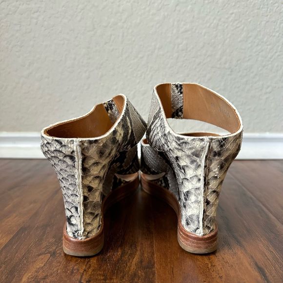 BUTTERO Slip On Open Toe Wedge Sandals in Leather Snakeskin - Picture 7 of 10